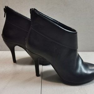 Ann Marino Heeled Ankle Boots/Booties - black